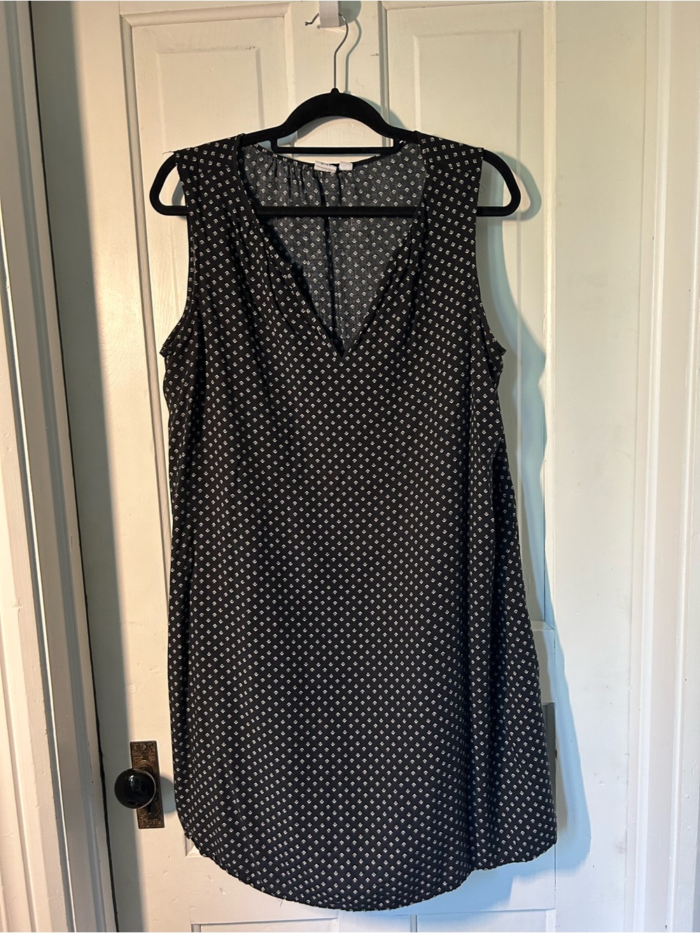 GAP Black Sleeveless V-Neck Polka Dot Dress